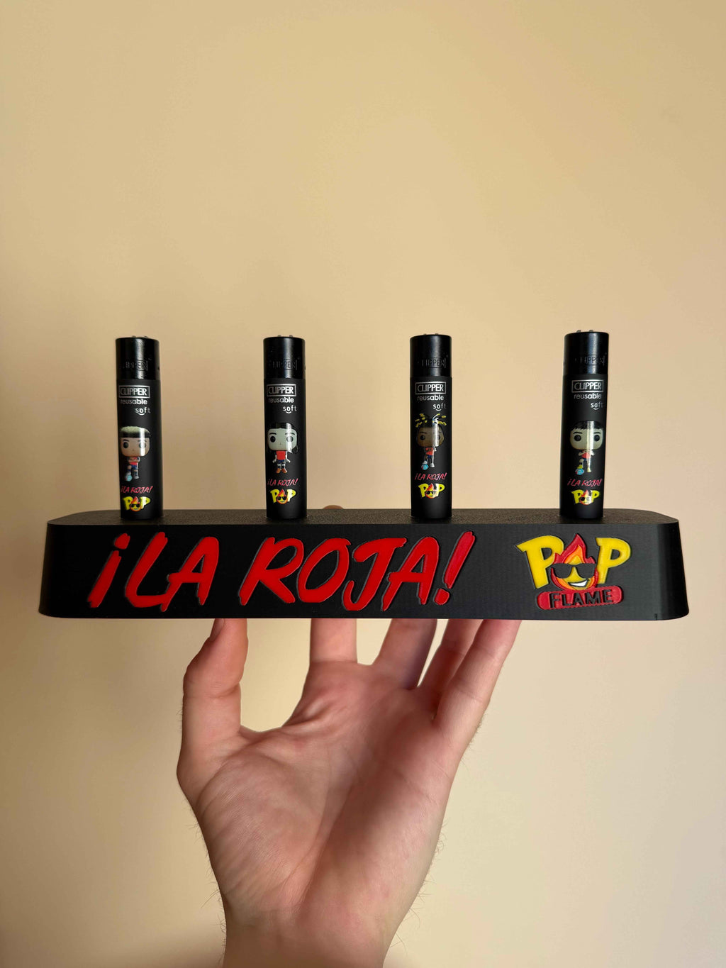 Soporte Expositor para 4 Mecheros Clipper | Edición La Roja The Pop Flame