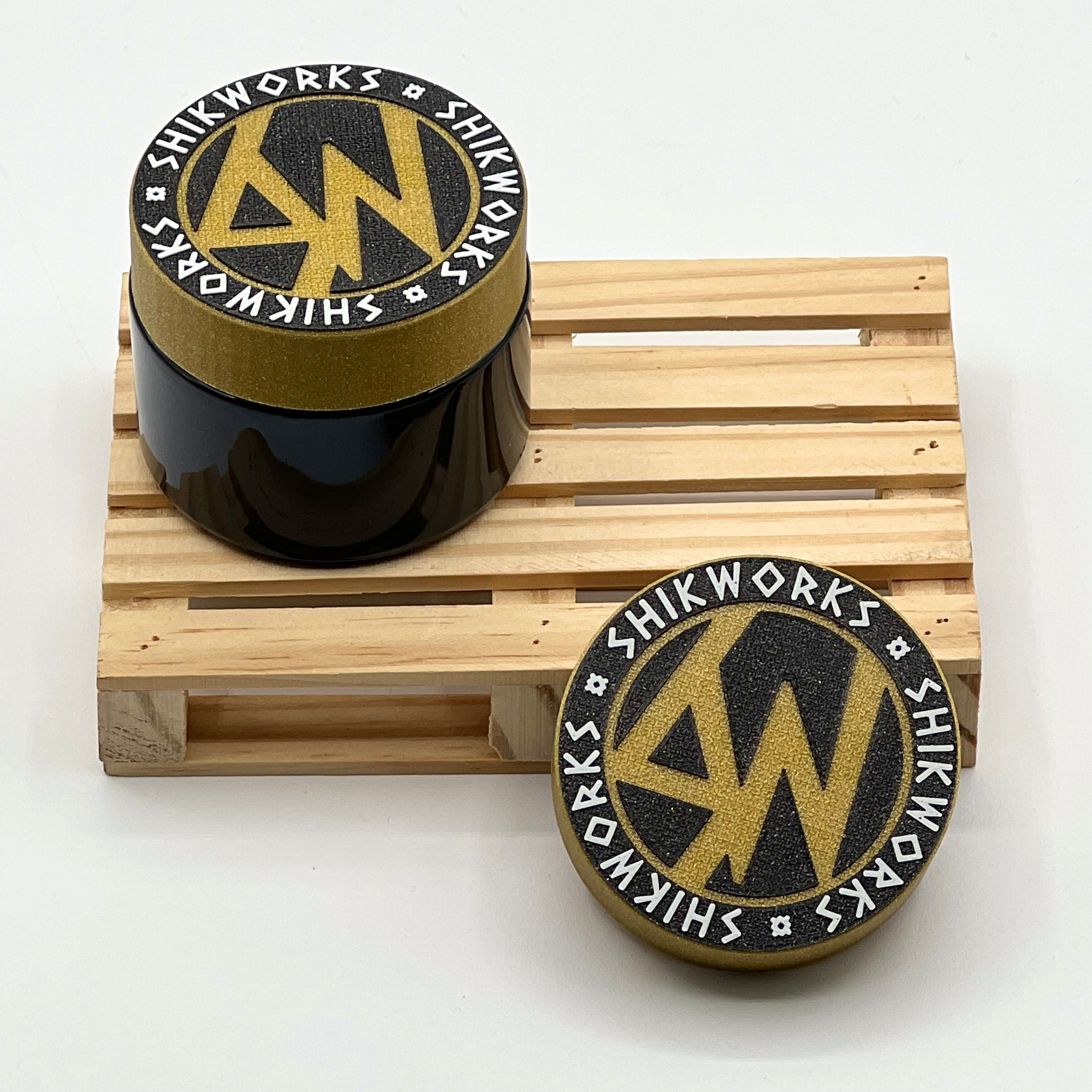 SW bote 50 ml (negro/dorado) - Shikworks