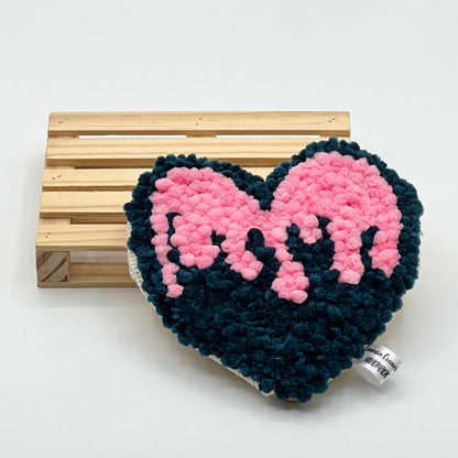 Posavasos punch needle corazón llamas azul - Shikworks